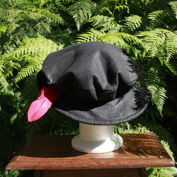 Abbey Made Men Flat Hat Red/Black